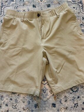 Men’s UA Drive Under Armour Light Khaki Flat-Front 8 ‘’ Golf Shorts